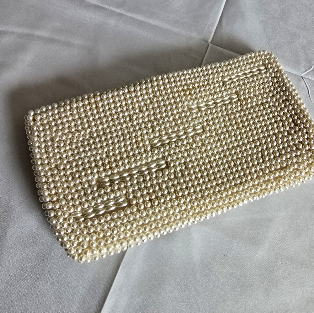 Vintage Purses Bundle 2 Pack Cream Leather Shoulder Bag,Beaded Pearl Clutch - Picture 9 of 12